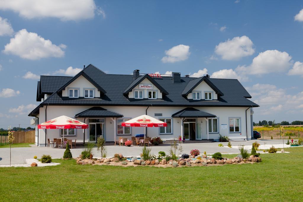 Zajazd Zloty Klucz Zemborzyce Tereszyńskie Exterior foto